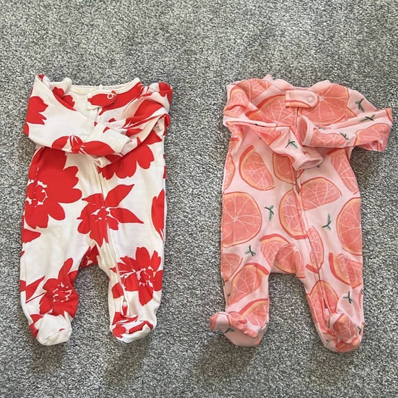 Newborn Baby Girl Carter’s Bundle of clothes - Picture 7 of 9